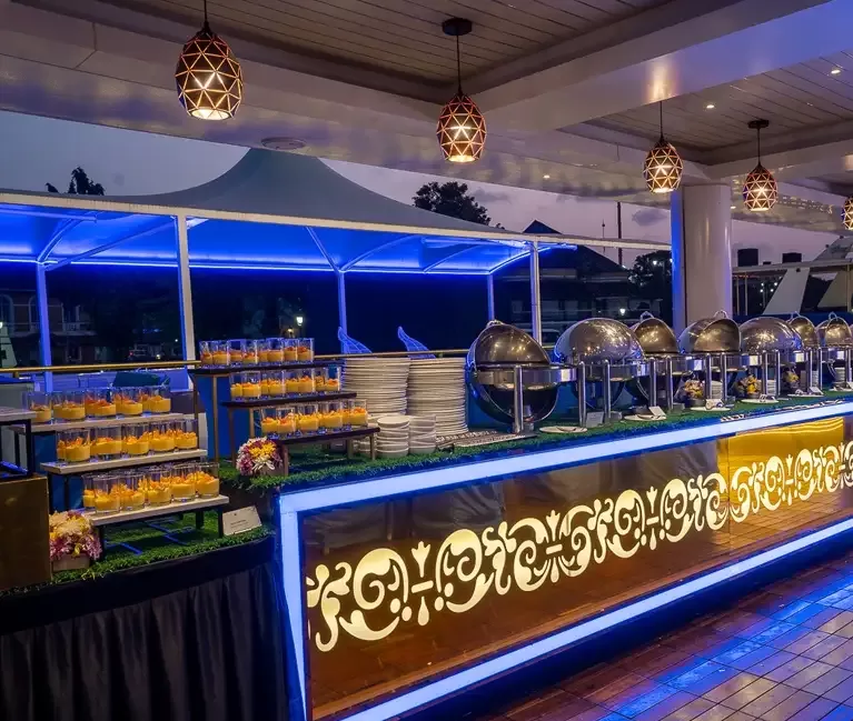 Luxury Dinner Cruise – Nauti Amigo