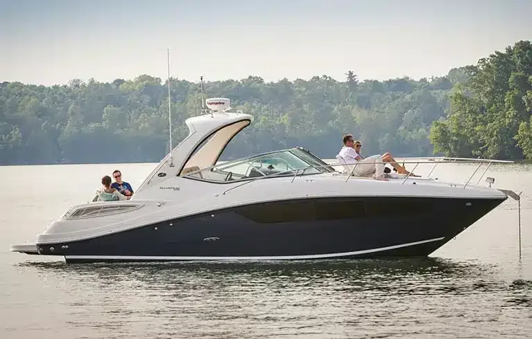 Private Yacht Rent In Goa VeloraRay
